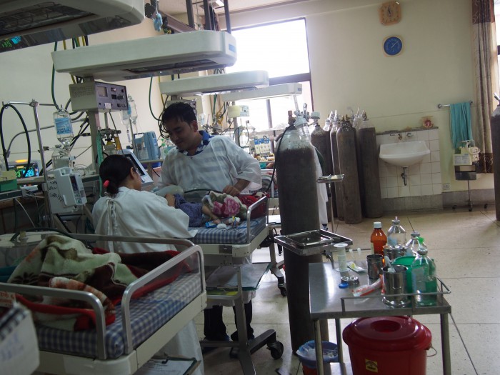 ネパールの病院訪問